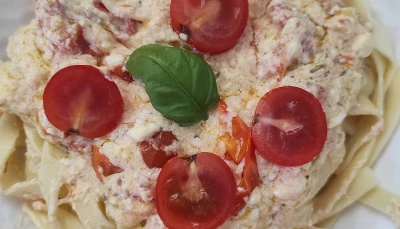 Tagliatelles feta tomate