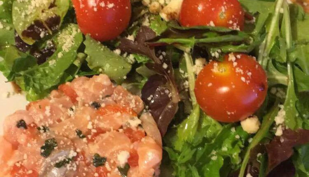 Tartare de saumon et menthe fraîche