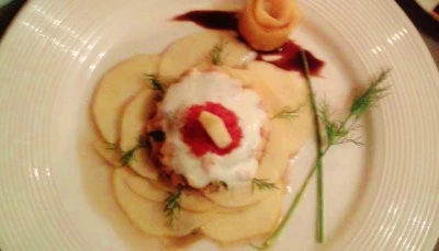 Tartare de saumon et sa rosace de pommes