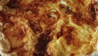 Tarte aux 5 fromages et tomates