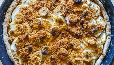 Tarte aux pommes, bananes et spéculoos