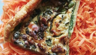 Tarte pousses d'épinards, ricotta, bleu et noix