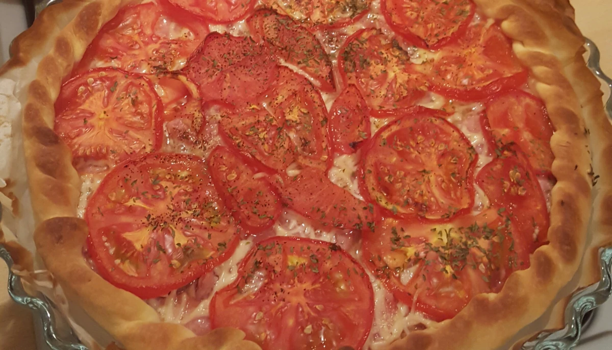 Tarte tomate saucisson à l'ail et moutarde