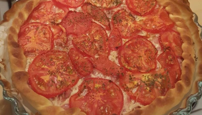 Tarte tomate saucisson à l'ail et moutarde