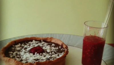 Tartelette au chocolat, coulis de framboises