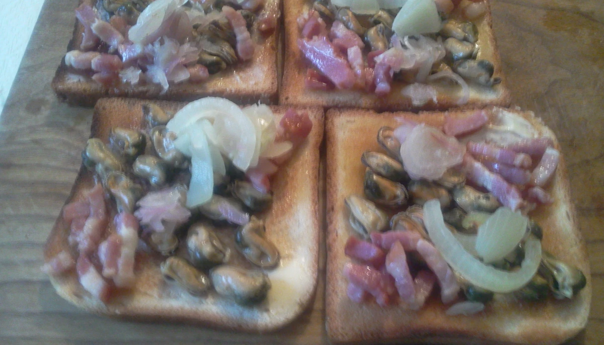 Tartine de moules aux lardons