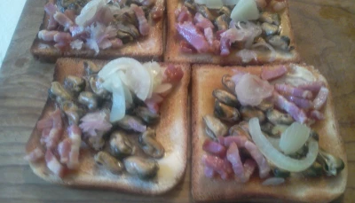 Tartine de moules aux lardons