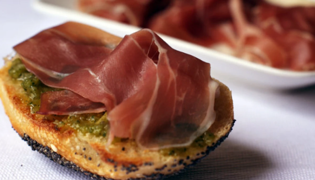 Tartine jambon cru au beurre de champignon