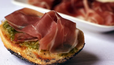 Tartine jambon cru au beurre de champignon