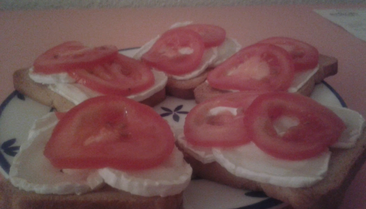 Tartines chèvre-tomate (sans four)