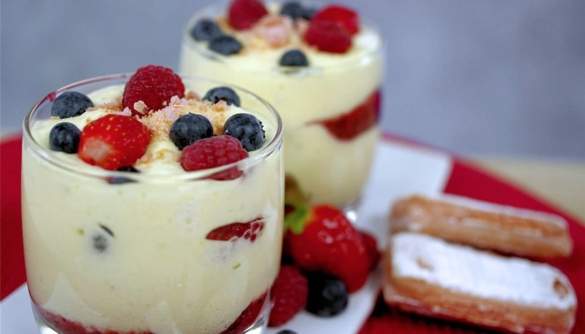 tiramisù fruits rouges et biscuit rose de Reims