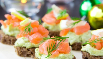 Toasts apéritifs avocat-saumon
