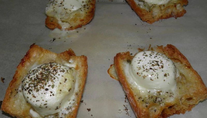 Toasts normands au camembert