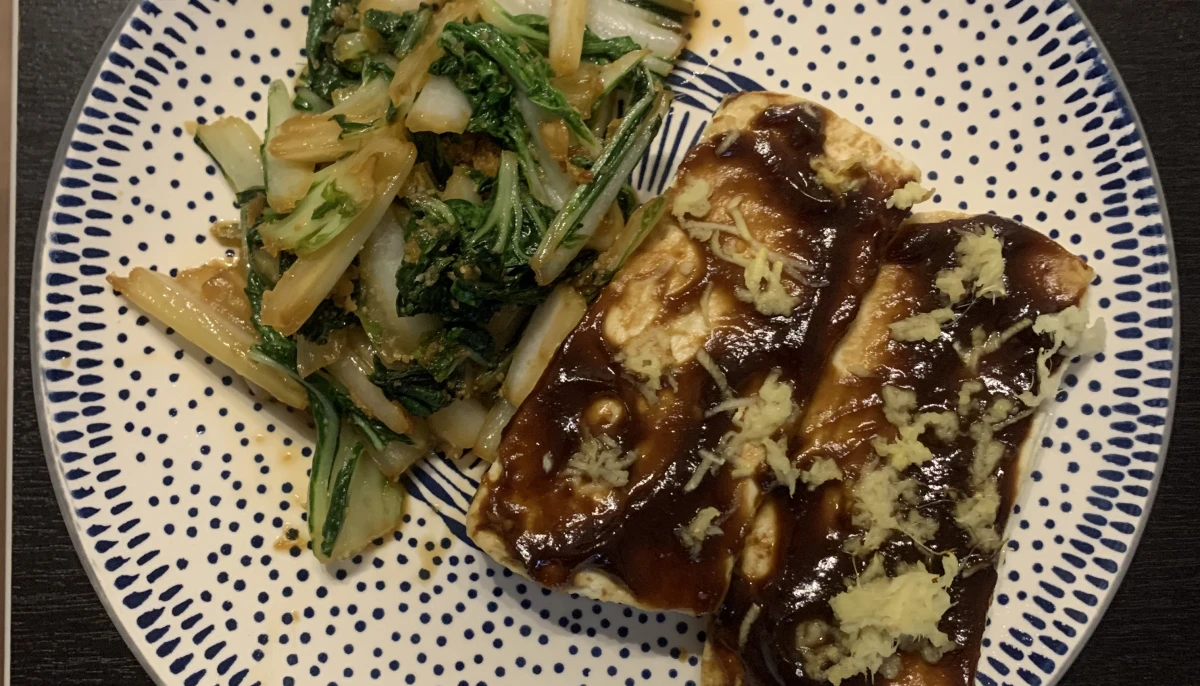 Tofu et pok choi au gingembre