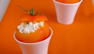 Tomates au chèvre frais et à la ciboulette