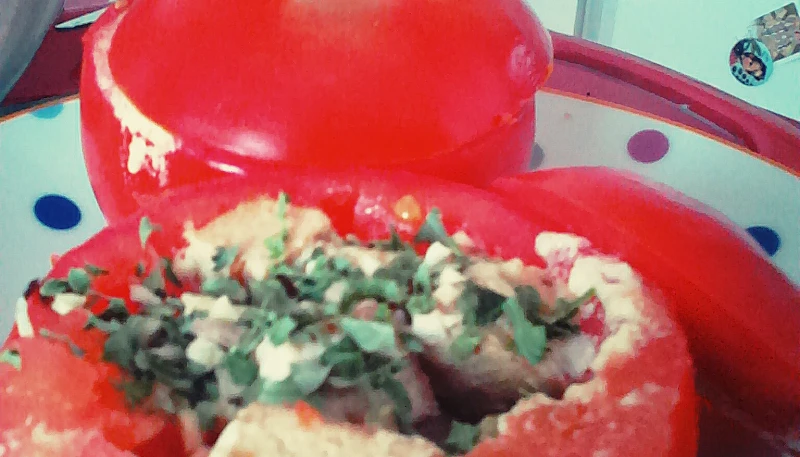 Tomates farcies au tofu sans four !