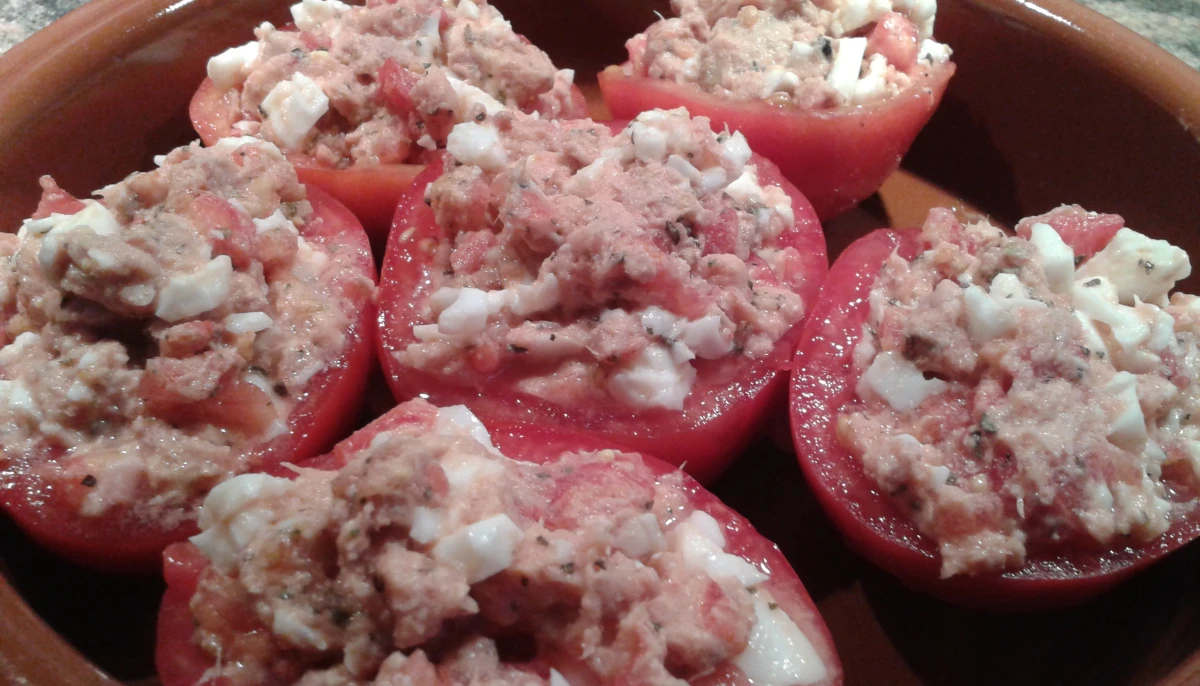 Tomates farcies en entrée