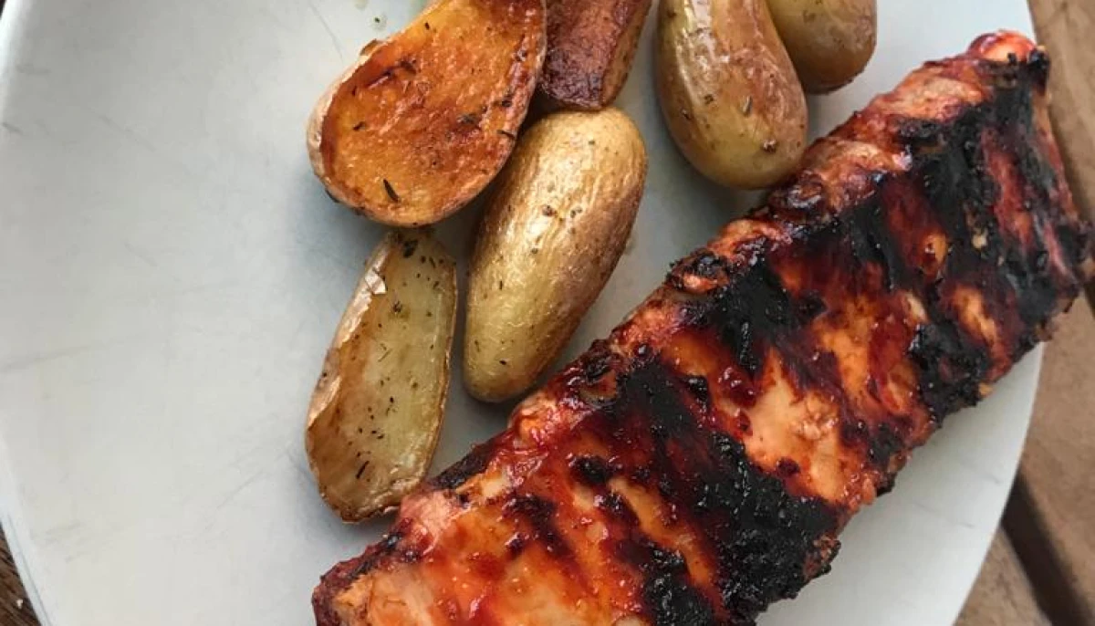 Travers de porc au barbecue