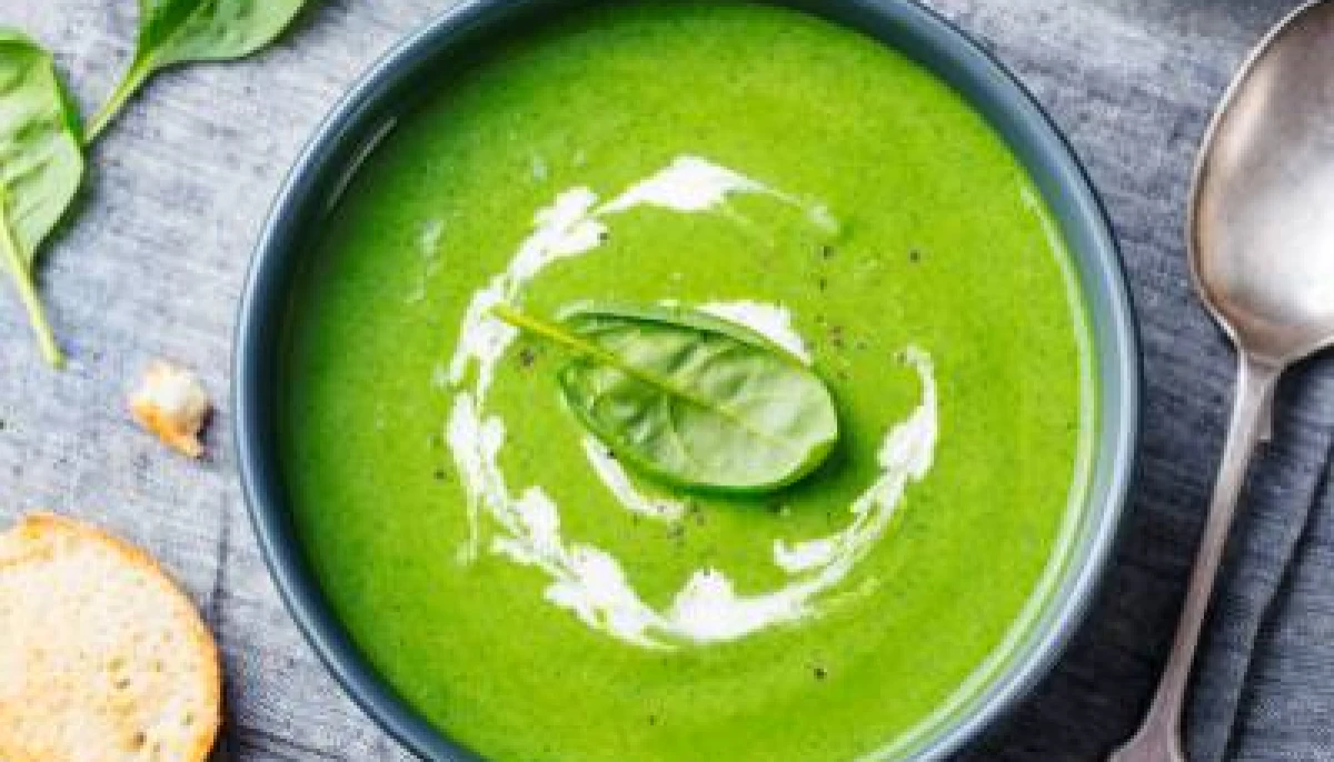 Velouté d'épinards, mâche et chèvre frais