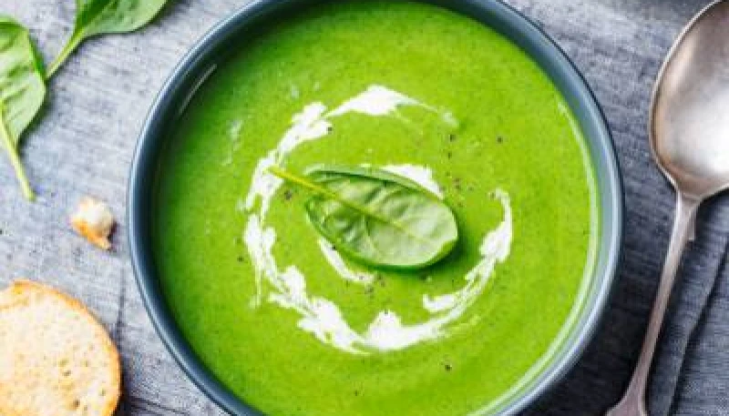 Velouté d'épinards, mâche et chèvre frais