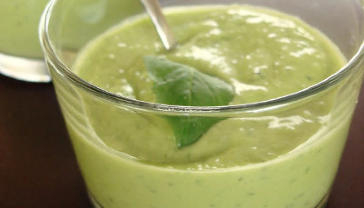 Velouté réconfortant aux épinards et à l'avocat