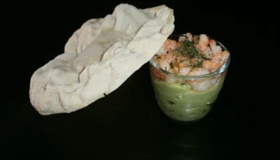 Verrine de crevettes sur crème d'avocat