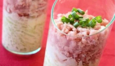 Verrines au fromage fondu, concombre et jambon