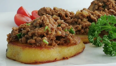 Viande hachée sur lit de pommes de terre