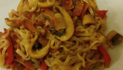 Wok de nouilles et légumes