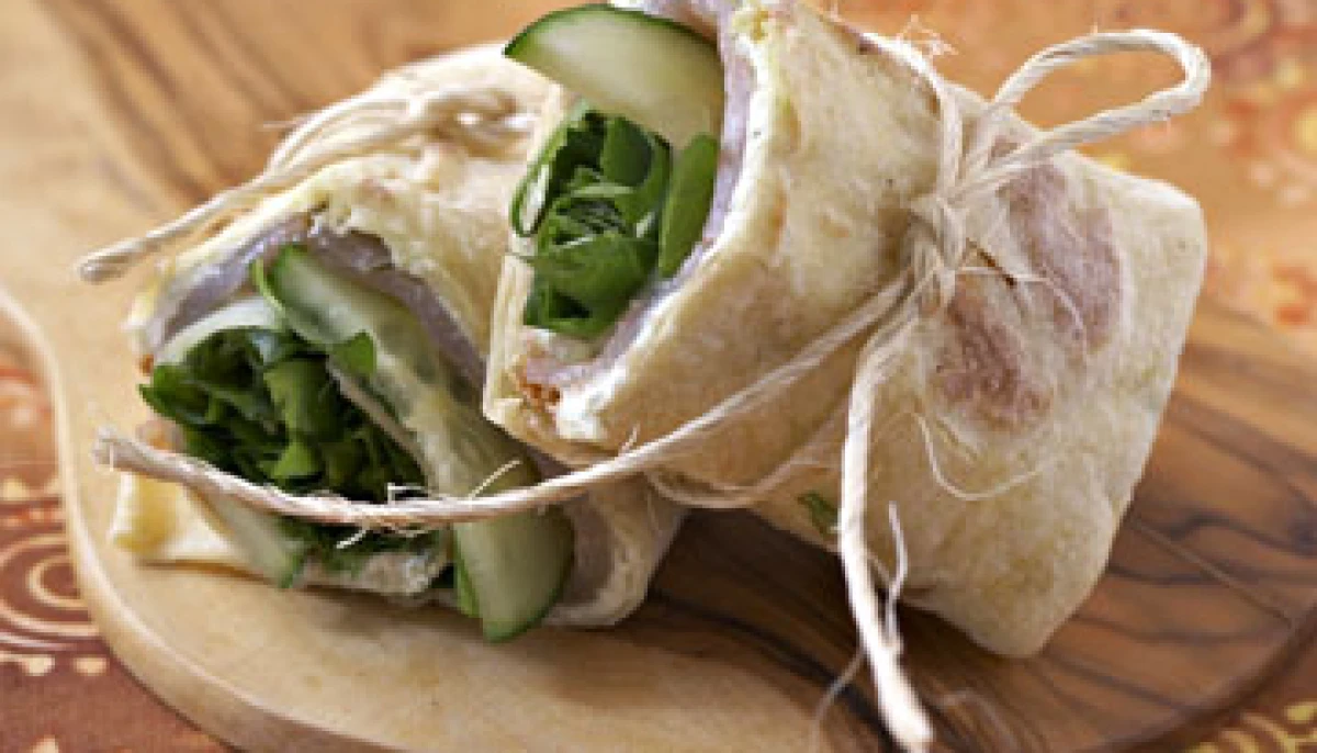 Wraps saumon fumé, concombre et fromage frais