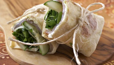 Wraps saumon fumé, concombre et fromage frais