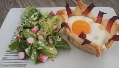 Oeufs cocotte feuilletés jambon et fromage