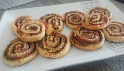 Feuilletés apéritif pesto-bacon