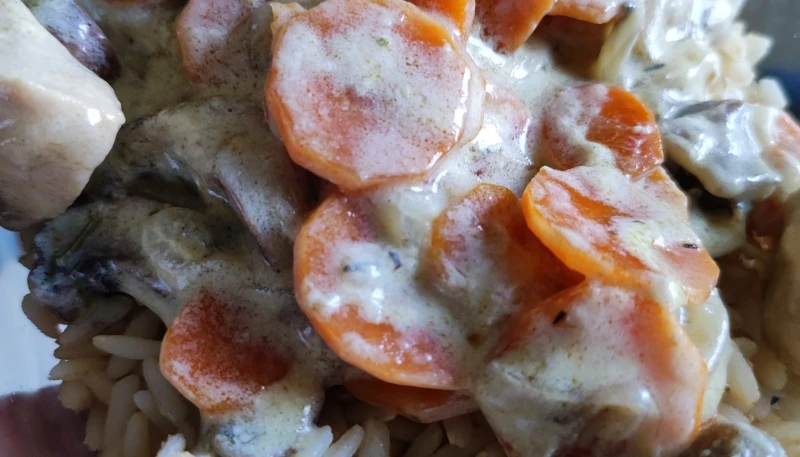 Poulet champignons carotte en cocotte