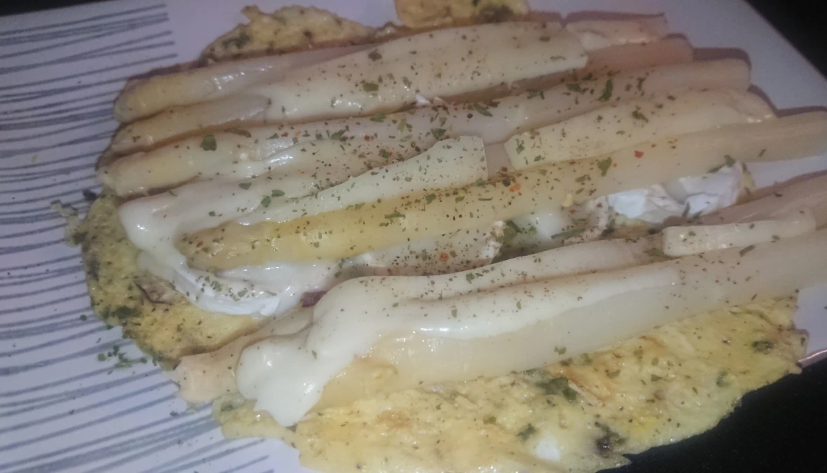 Galette aux asperges et aux trois fromages
