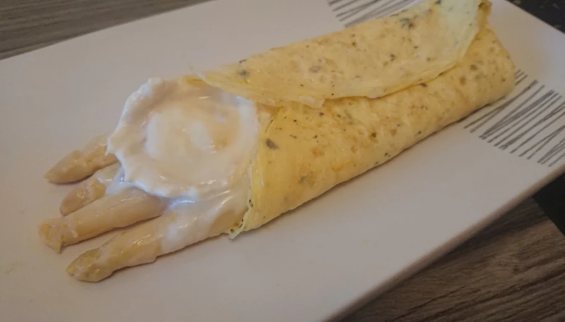 Wrap omelette/chèvre/asperges