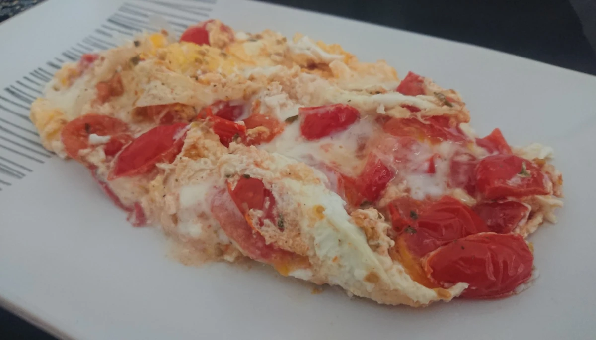 Omelette aux tomates et fromage blanc