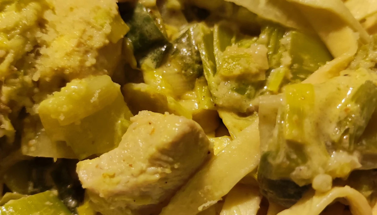 Tagliatelles poulet poireaux au curry