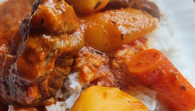 Boeuf tomates, carottes, pommes de terre