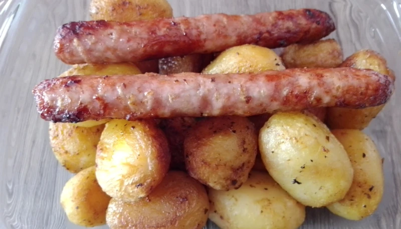 Pommes de terre épicées et chipolatas