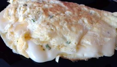 Omelette au comté et fines herbes
