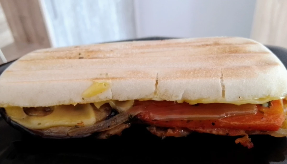 Panini aux légumes grillés et pesto rosso