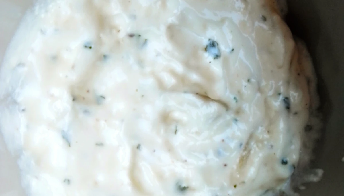 Sauce à l'oignon et à la mozzarella
