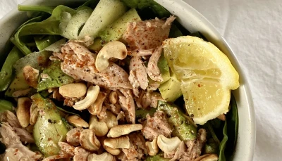 Salade d’été aux courgettes, avocat et thon