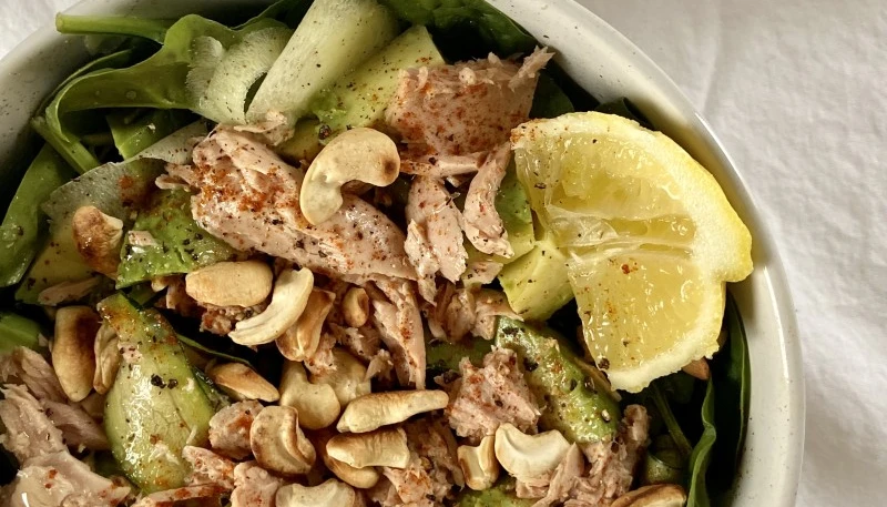 Salade d’été aux courgettes, avocat et thon