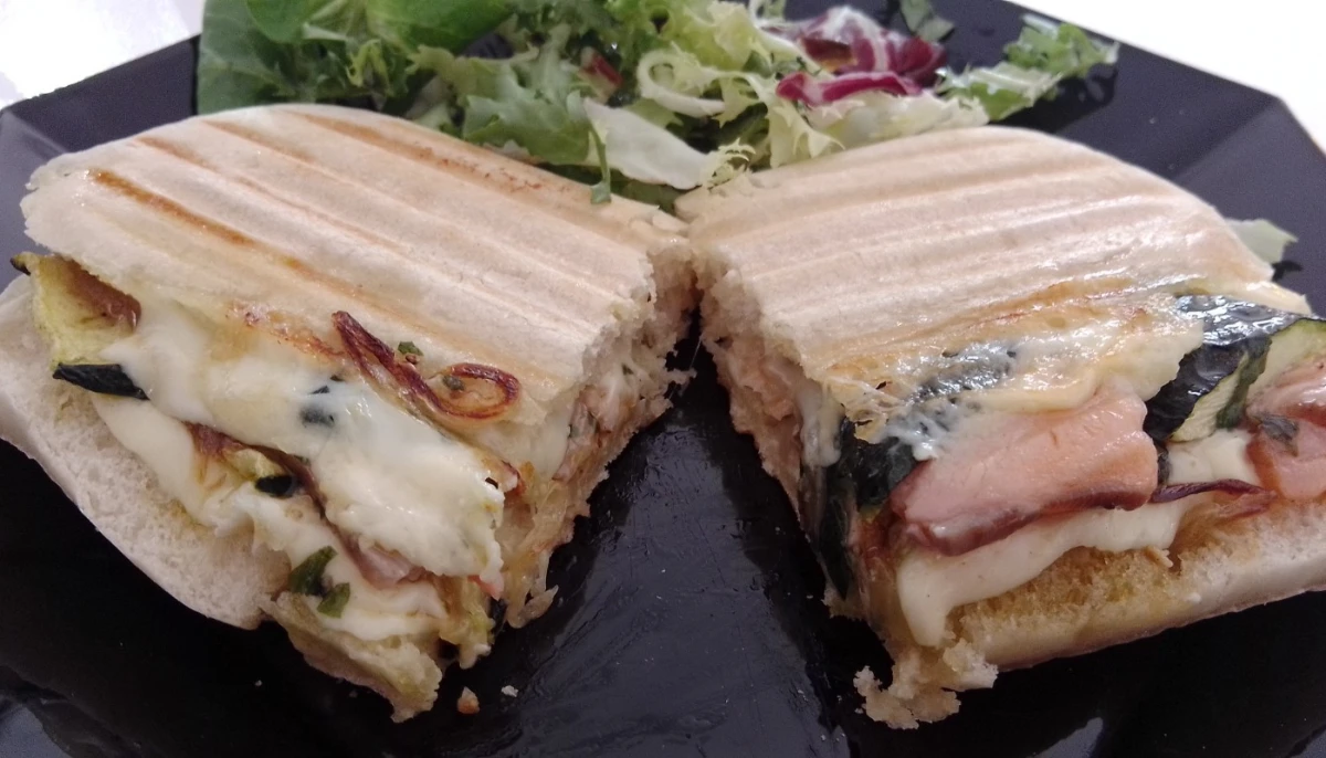 Paninis saumon, courgettes et edam