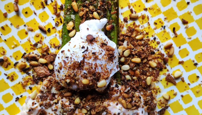 Asperges au four et crème au saumon