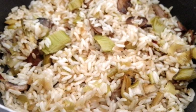 Poêlée riz, champignons frais et poireau