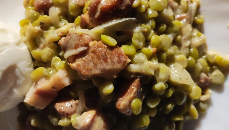 Pois cassés aux rillauds