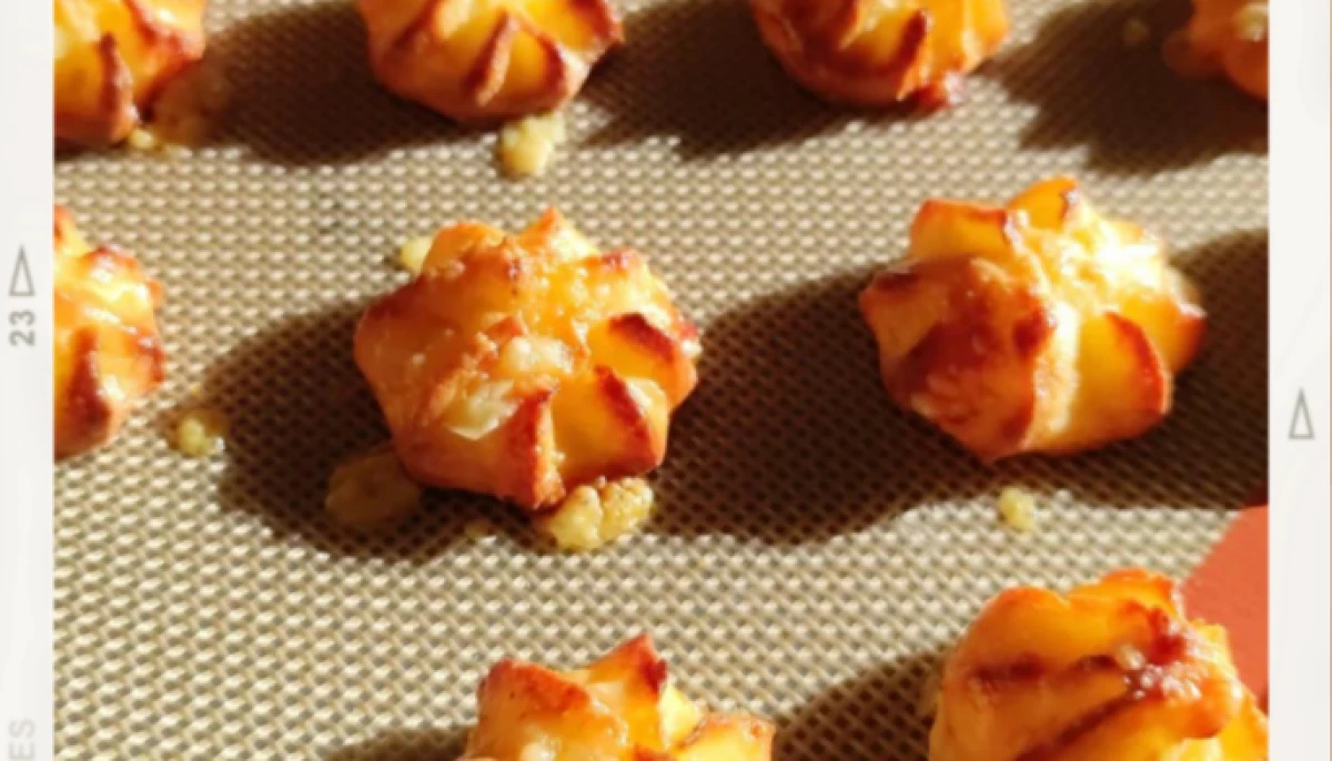 Gougères au comté et curry